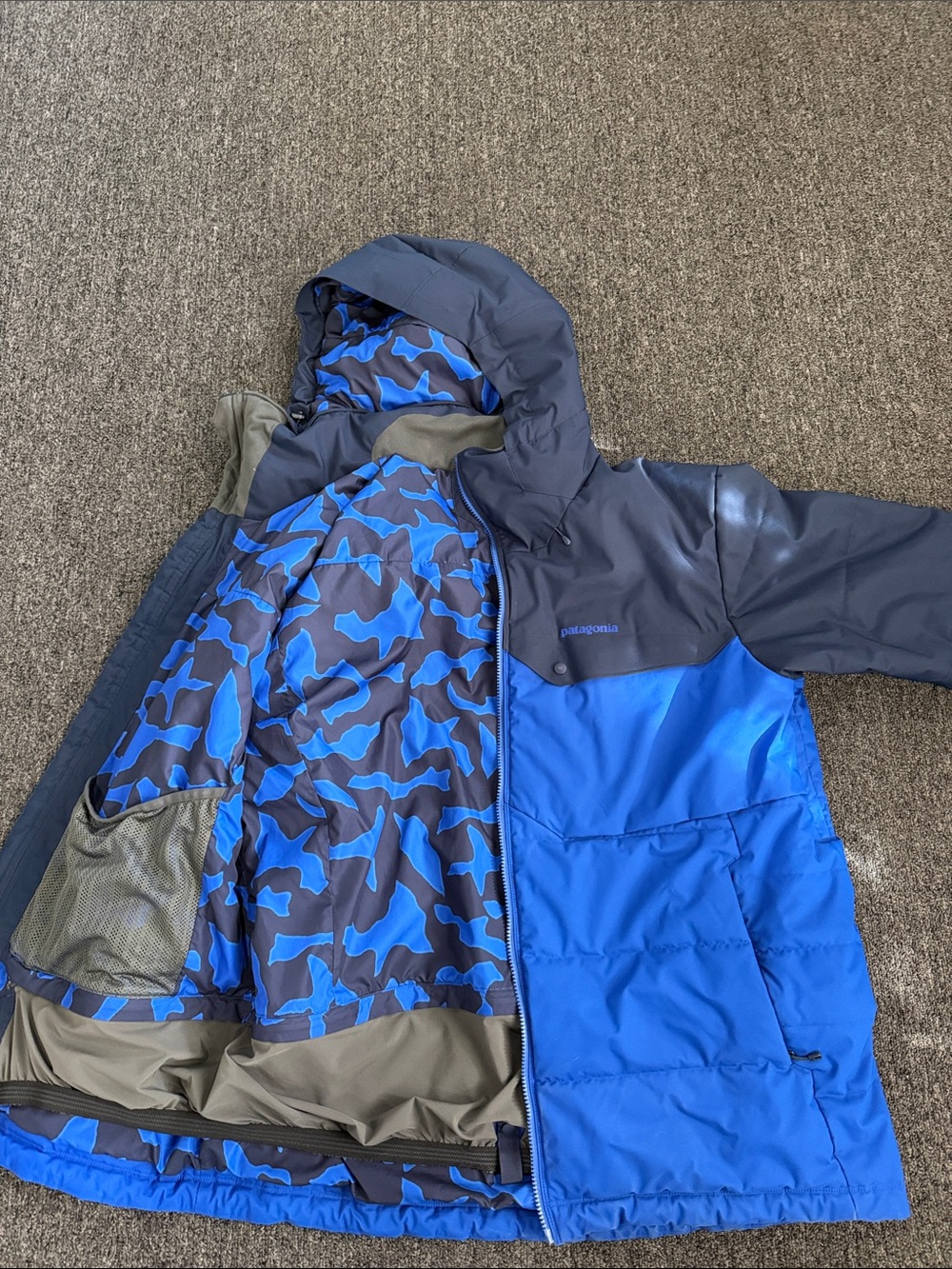 Patagonia Blue & Navy Hooded Ski Jacket with Blue Camo Lining